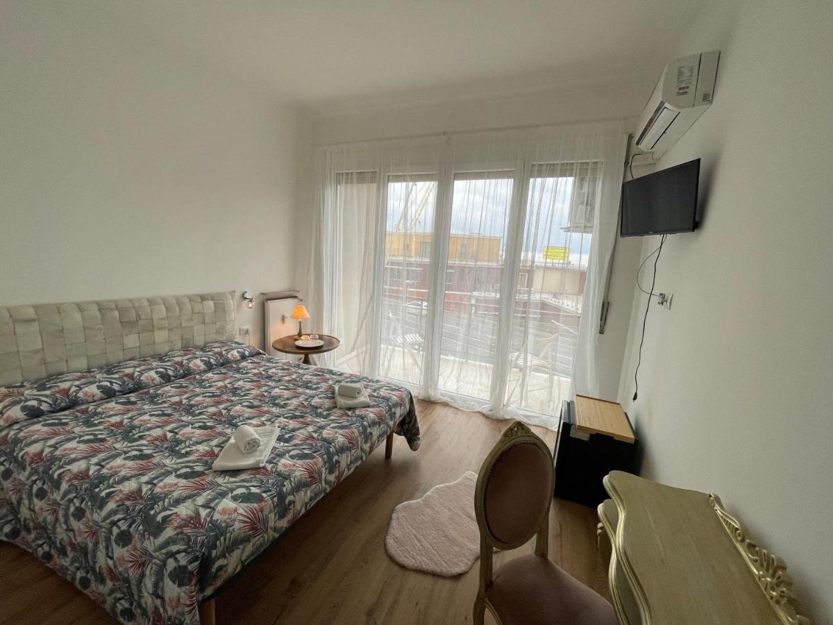 Cavour16 Rent Bedrooms Génova Exterior foto