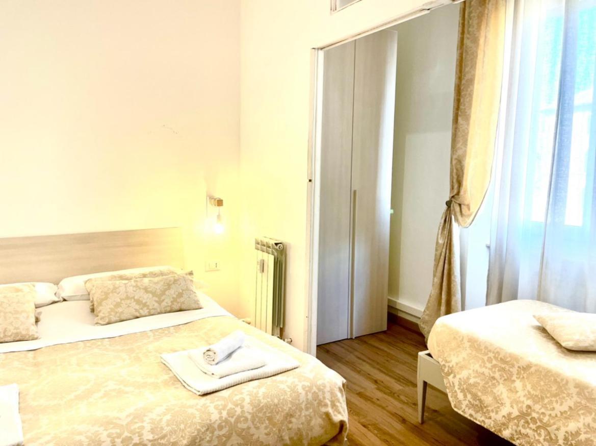 Cavour16 Rent Bedrooms Génova Exterior foto