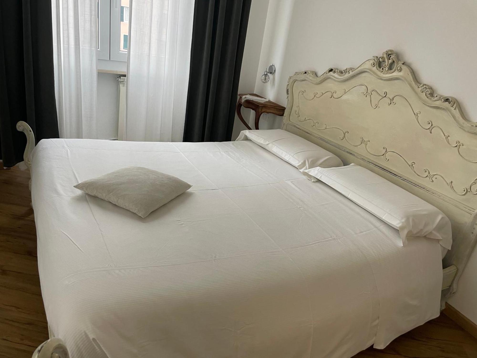 Cavour16 Rent Bedrooms Génova Exterior foto